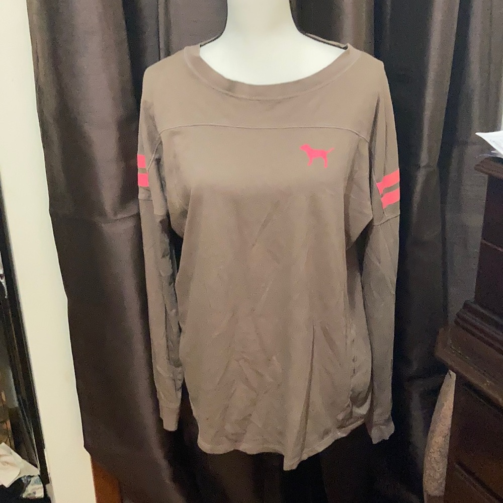 Vintage top ,more like a small or medium to me.